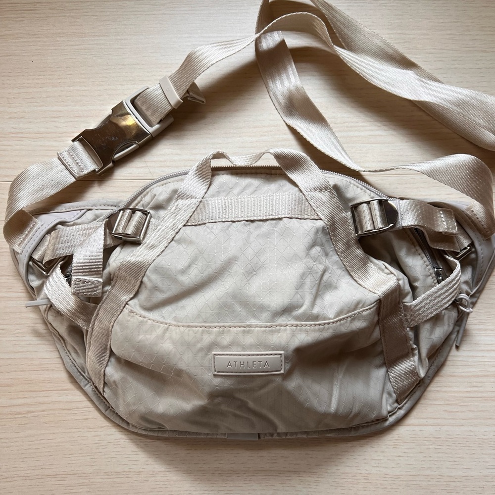 Athleta Excursion Large Belt Bag in Cream/Tan